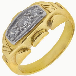 1940's Diamond Ring. A diamond Three Stone Cocktail Ring - Click Image to Close