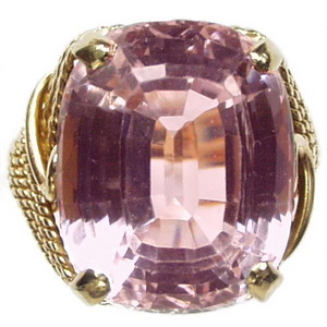 Pink Kunzite. An Elegant Oval Pink Kunzite Ring 1960's - Click Image to Close