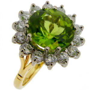 Diamond and Peridot Cluster ring - 18ct 750 - Click Image to Close