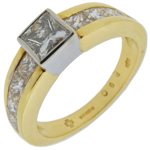 A Princess Cut Diamond Ring - Click Image to Close