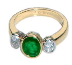 An Emerald & diamond Three Stone Ring - Click Image to Close