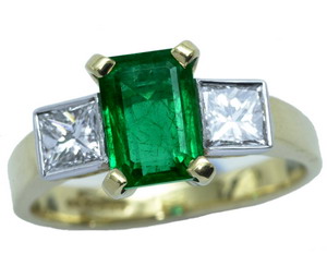 Three stone Emerald & Diamond ring - Click Image to Close