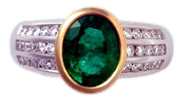An Emerald & Diamond dress Ring - Click Image to Close