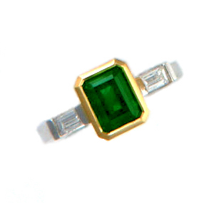A modern Emerald Ring - Click Image to Close