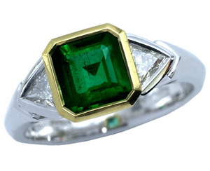A contemporary Emerald & Diamond Ring - Click Image to Close