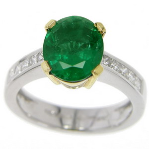 An Oval Emerald and Princess Cut Diamond Solitaire Ring - Click Image to Close