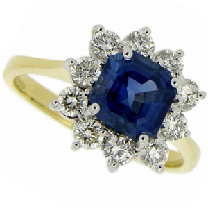 A Beautiful Blue18k Square Sapphire Cluster Ring - Click Image to Close
