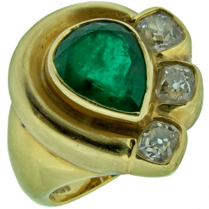 A LARGE DIAMOND AND EMERALD COCKTAIL RING - Click Image to Close