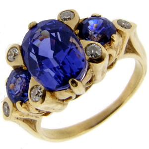 A Vintage Ceylon Sapphire and Diamond Ring - Click Image to Close