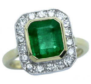 An Octagonal Emerald ring - Click Image to Close
