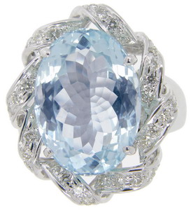 An Oval Aquamarine and Diamond cluster ring - Click Image to Close