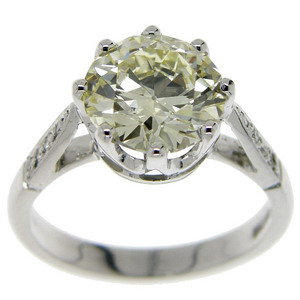 Edwardian Diamond solitaire ring with fine diamond shoulders - Click Image to Close