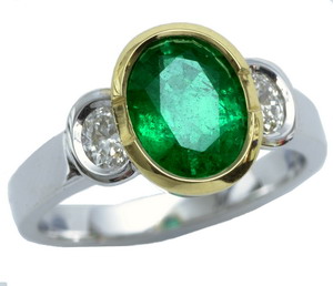 An Oval emerald and oval diamond 3 stone ring - Click Image to Close